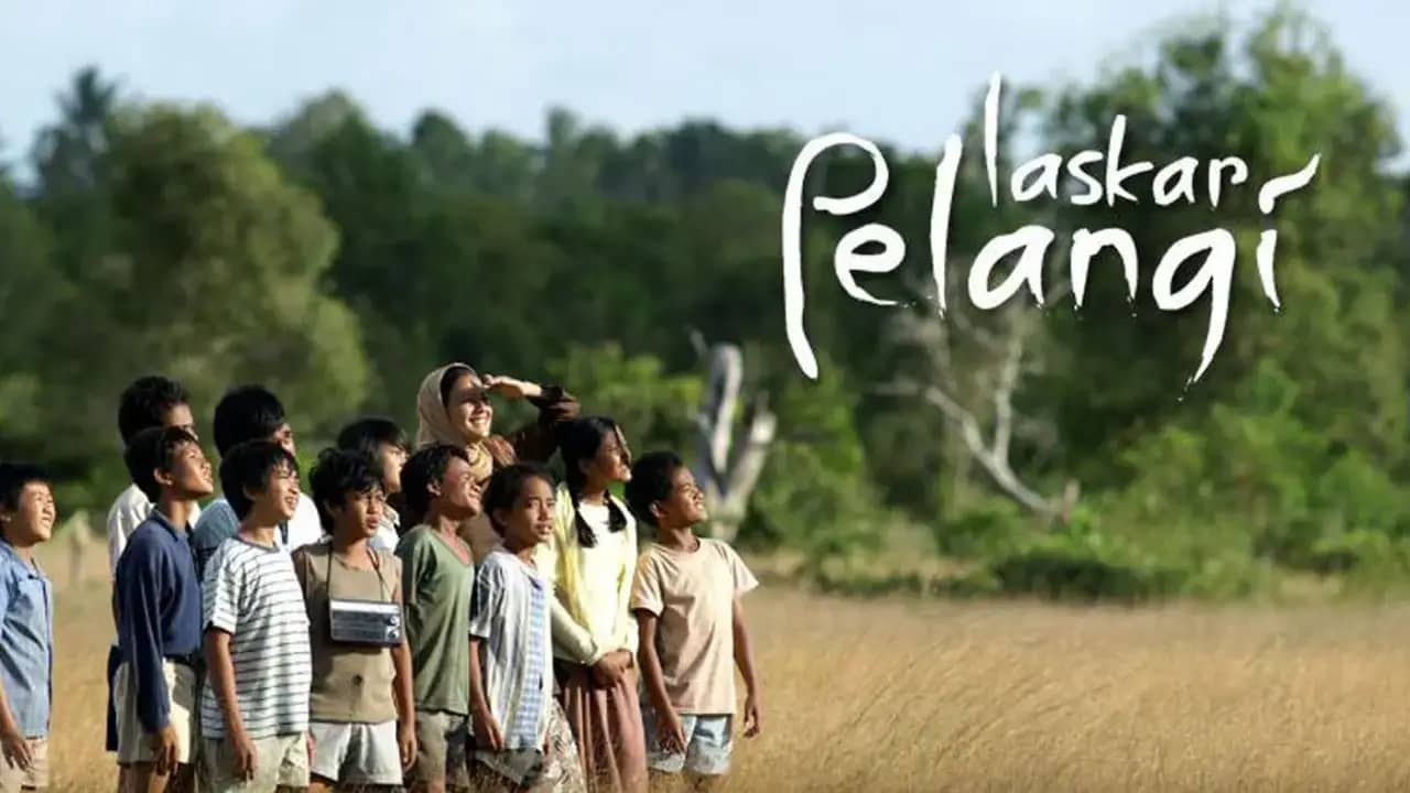 Resensi Film Laskar Pelangi yang Diadaptasi dari Novel Karya Andrea Hirata